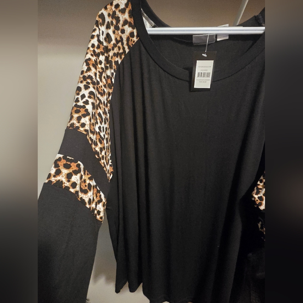 Avenue Women's Tunic Top Size 26/28 New Tags Black Leopard Sleeve Design